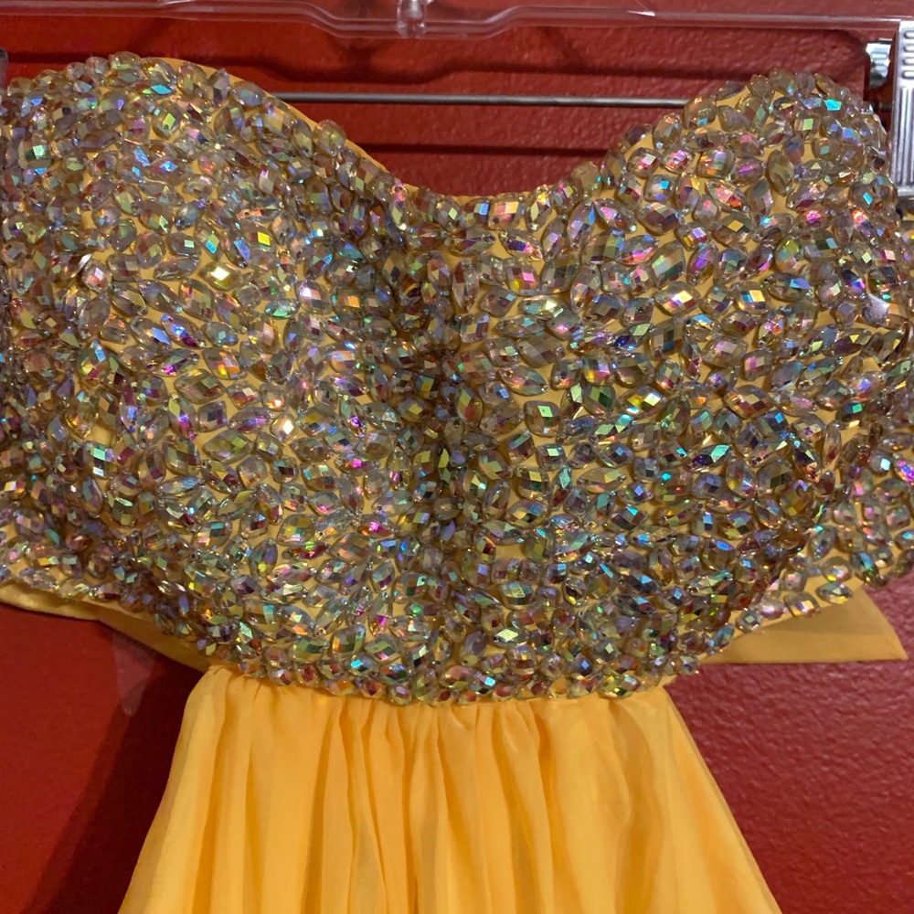 Gown - Picture 3 of 3